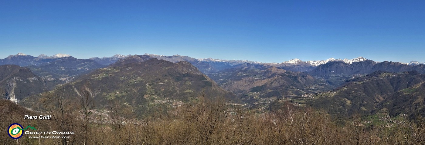 60 Vista panoramica dal Canto Alto verso le Prealpi e Alpi Orobie.jpg